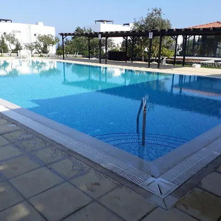 Joya Cyp Sunbathed Garden Apartament