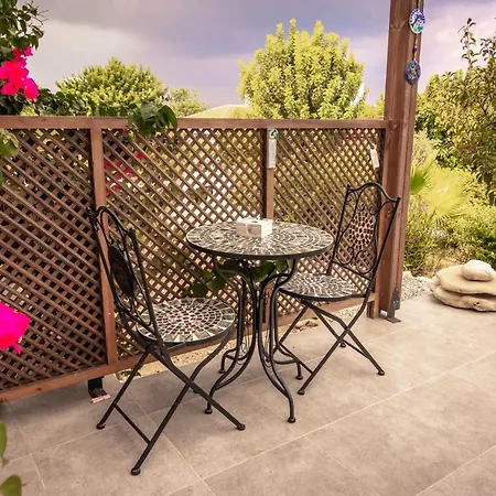 Joya Cyp Sunbathed Garden Apartment Agios Amvrosios (Kyrenia)